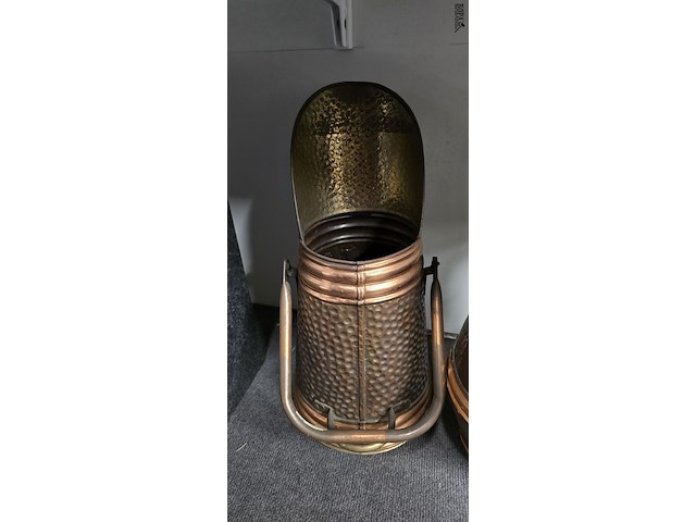 Lot 98 - koperen koolkitten 2 stuks - afbeelding 2 van  3