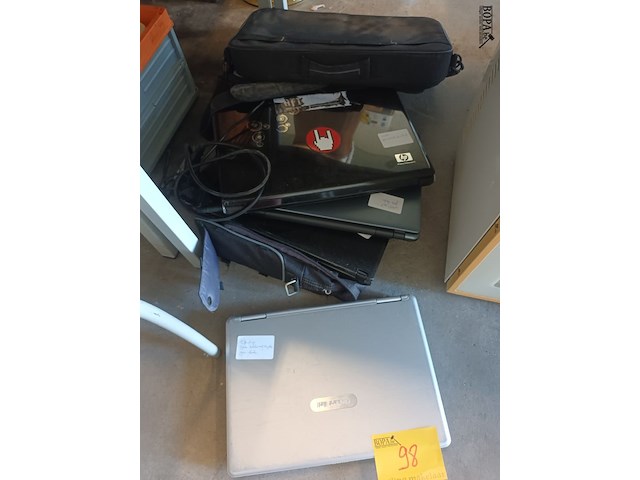 Lot 98 - laptops en tassen. 6 stuks - afbeelding 2 van  9