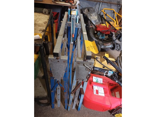 Lot 98 - metalen schragen. 2 stuks - afbeelding 2 van  2