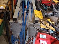 Lot 98 - metalen schragen. 2 stuks - afbeelding 2 van  2