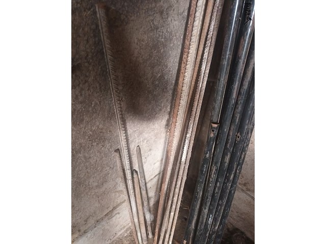 Lot 98 - metalen staven en buizen. 20 stuks - afbeelding 2 van  4