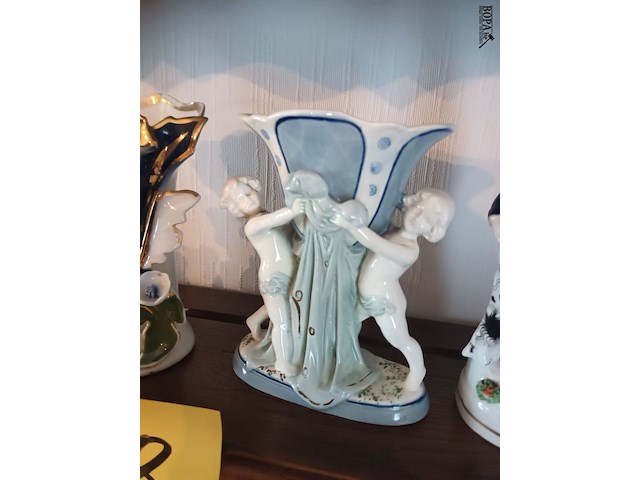 Lot 98 - porselein beeldjes en vaasjes. 5 stuks - afbeelding 5 van  5