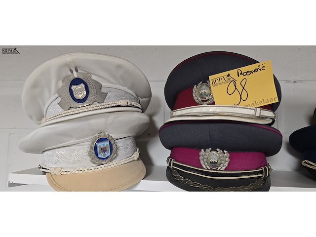 Lot 98 - roemenië 4 kepies - afbeelding 1 van  5