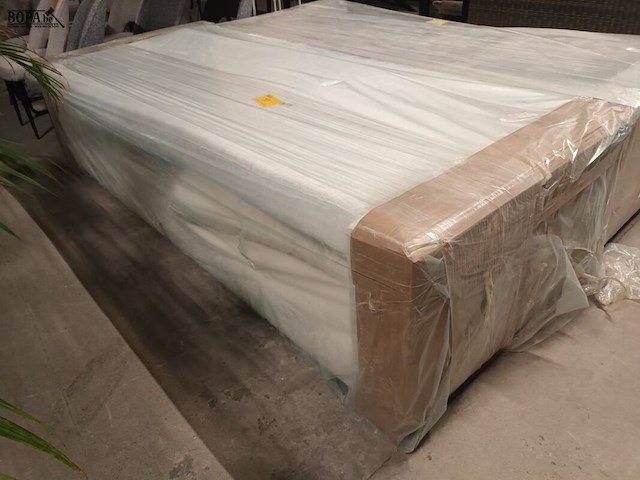 Lot 98 - sofa - afbeelding 1 van  3