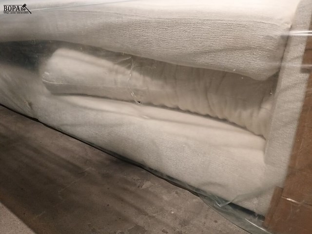 Lot 98 - sofa - afbeelding 2 van  3