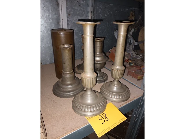 Lot 98 - tinnen kandelaars. 6 stuks - afbeelding 1 van  2