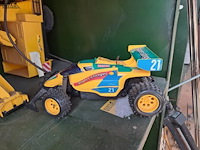 Lot 98 - vintage speelgoed: camions, kranen 4 - afbeelding 2 van  5