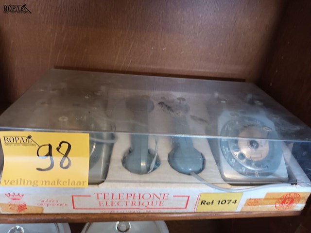 Lot 98 - vintage speelgoed telefoon - afbeelding 1 van  5