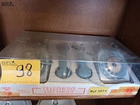 Lot 98 - vintage speelgoed telefoon - afbeelding 1 van  5