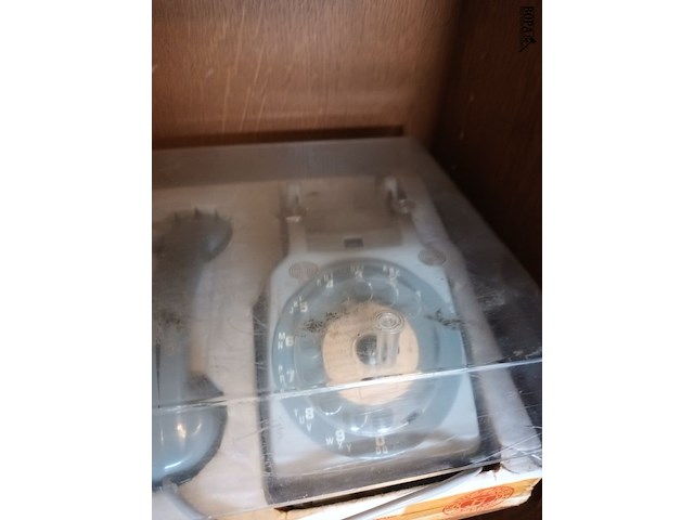 Lot 98 - vintage speelgoed telefoon - afbeelding 2 van  5