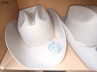 Lot 99 - cowboy hoed. 3 stuks - afbeelding 2 van  5