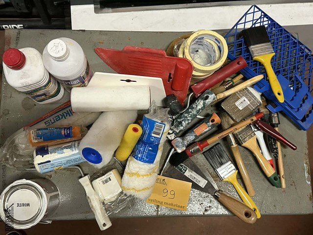Lot 99 - diverse schildersbenodigdheden: verfrollers, kwasten,… circa - afbeelding 1 van  6