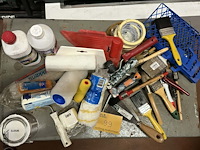 Lot 99 - diverse schildersbenodigdheden: verfrollers, kwasten,… circa - afbeelding 1 van  6