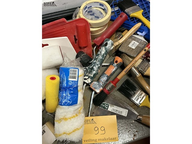 Lot 99 - diverse schildersbenodigdheden: verfrollers, kwasten,… circa - afbeelding 3 van  6
