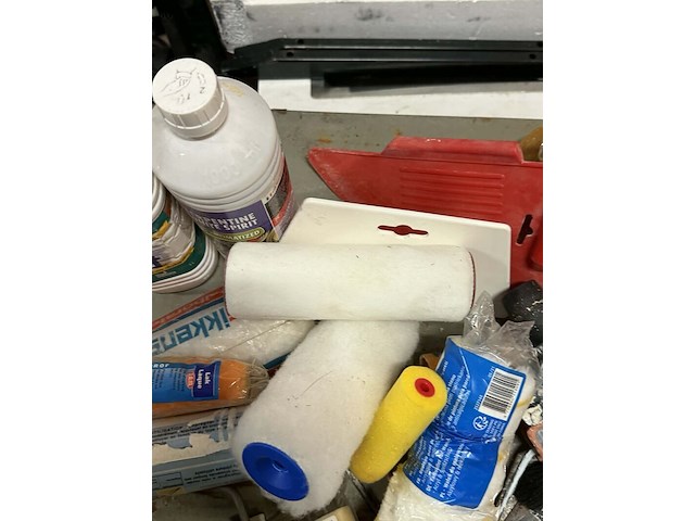 Lot 99 - diverse schildersbenodigdheden: verfrollers, kwasten,… circa - afbeelding 5 van  6