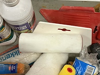 Lot 99 - diverse schildersbenodigdheden: verfrollers, kwasten,… circa - afbeelding 5 van  6