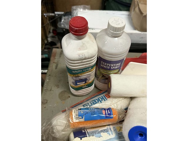 Lot 99 - diverse schildersbenodigdheden: verfrollers, kwasten,… circa - afbeelding 6 van  6