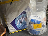 Lot 99 - hoofdkussens 2 stuks - afbeelding 1 van  3