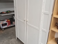 Lot 99 - houten opbergkast - afbeelding 1 van  3