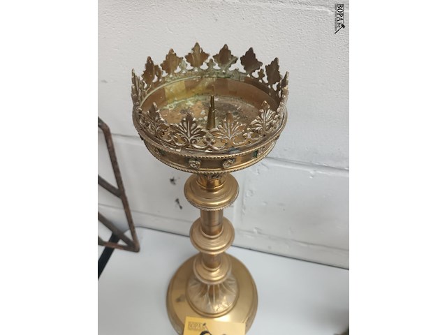 Lot 99 - kerkkandelaar in koper - afbeelding 2 van  3
