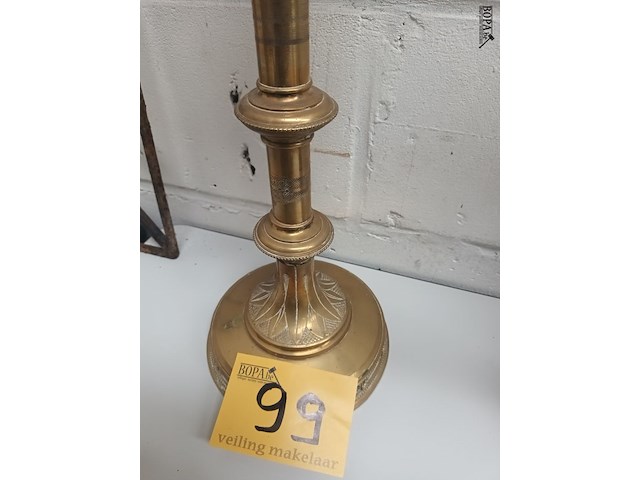 Lot 99 - kerkkandelaar in koper - afbeelding 3 van  3