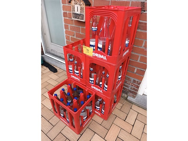 Lot 99 - leeggoed en plat water - afbeelding 2 van  4