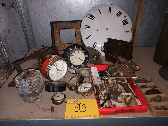Lot 99 - onderdelen voor klokken en wekkers - afbeelding 1 van  5