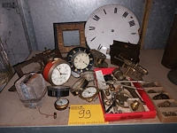 Lot 99 - onderdelen voor klokken en wekkers