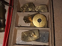Lot 99 - onderdelen voor klokken en wekkers - afbeelding 3 van  5
