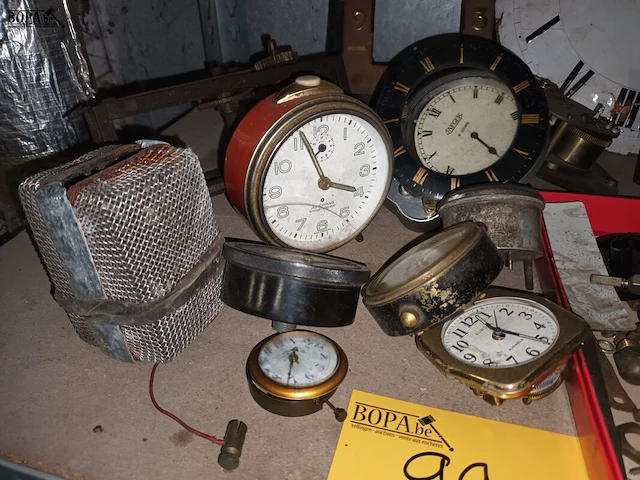 Lot 99 - onderdelen voor klokken en wekkers - afbeelding 5 van  5