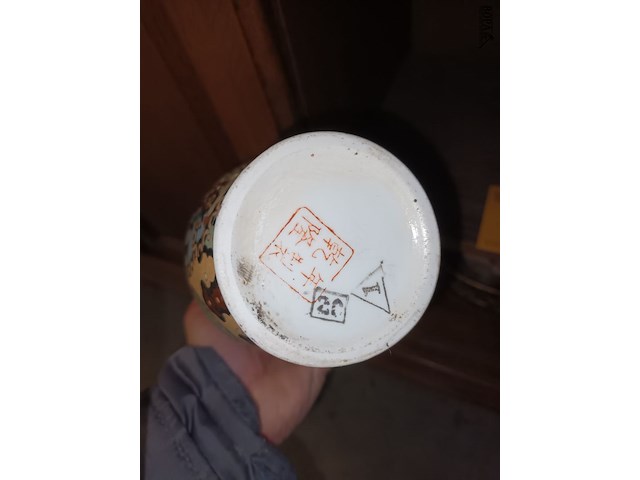 Lot 99 - oosterse vazen. 2 stuks - afbeelding 5 van  5