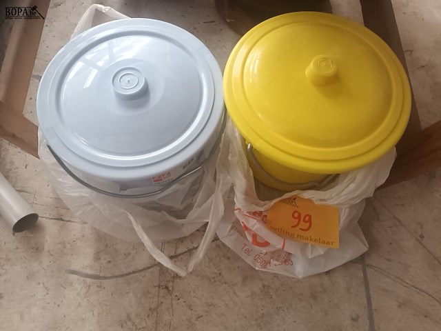 Lot 99 - pvc nachtemmers. 2 stuks - afbeelding 1 van  3