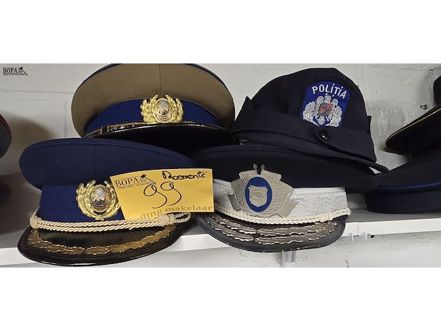 Lot 99 - roemenië 3 kepies + 1 pet - afbeelding 1 van  5