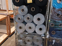 Lot 99 - rolcontainer met bobijnen garen - afbeelding 1 van  2