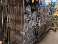 Lot 99 - rolcontainer met bobijnen garen - afbeelding 2 van  2
