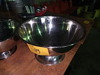 Lot 99 - ronde inox ijsemmers. 2 stuks - afbeelding 2 van  4