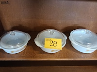 Lot 99 - vintage ovenschalen fire king. 3 stuks - afbeelding 1 van  5