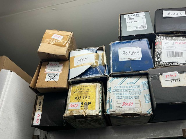 Lot aandrijvingsonderdelen - afbeelding 1 van  27