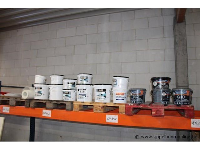 Lot aangebroken potten wo. leefbeton - afbeelding 1 van  4