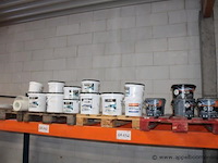 Lot aangebroken potten wo. leefbeton - afbeelding 1 van  4