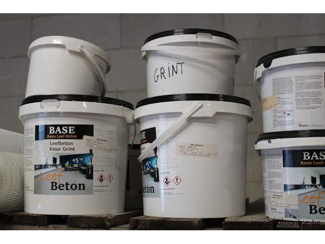 Lot aangebroken potten wo. leefbeton - afbeelding 2 van  4