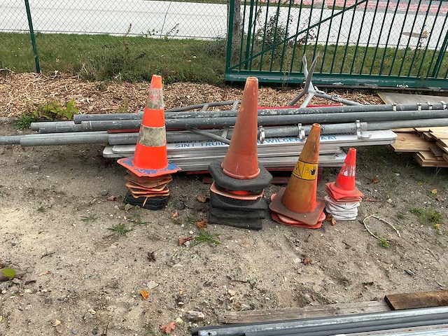 Lot aankondegingsborden werf overige aannemersmateriaal - afbeelding 1 van  4