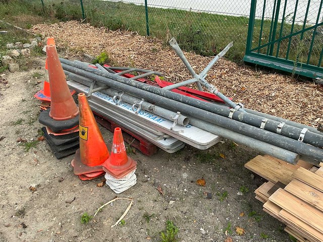 Lot aankondegingsborden werf overige aannemersmateriaal - afbeelding 3 van  4