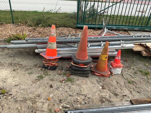 Lot aankondegingsborden werf overige aannemersmateriaal - afbeelding 4 van  4