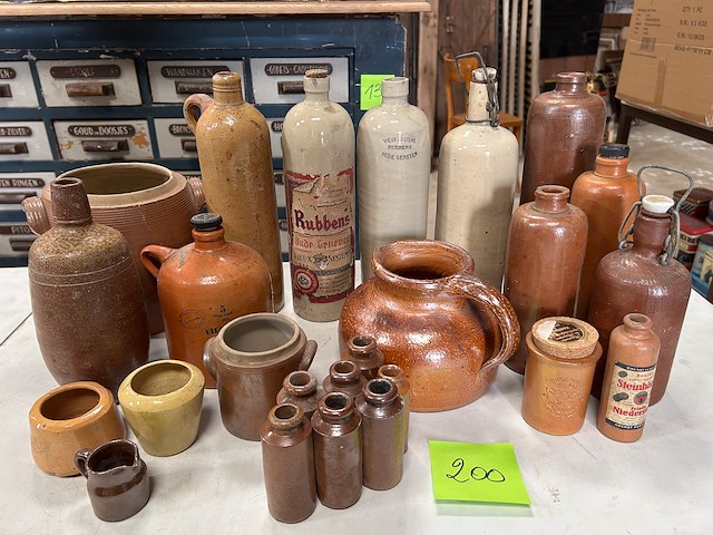 Lot aardewerken kruiken 26 items - afbeelding 1 van  1