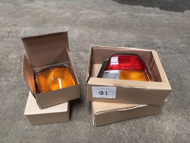 Lot achterlichten en richtingaanwijzers - afbeelding 1 van  3