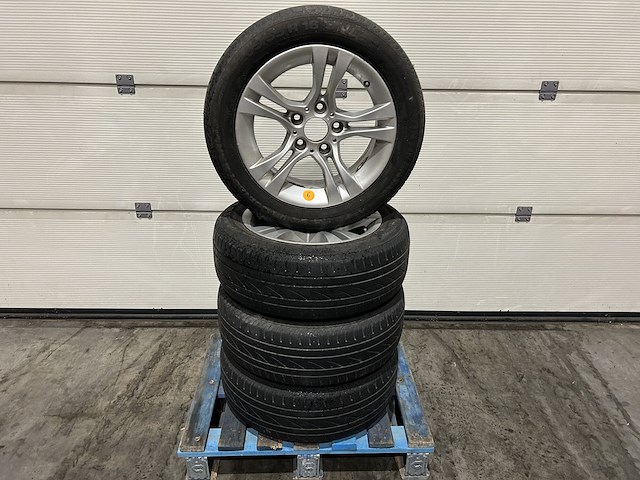 Lot alu-velgen + banden (4st) - afbeelding 1 van  5