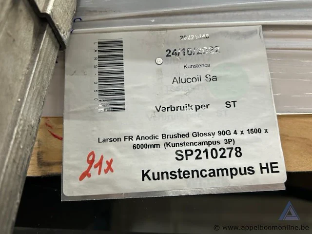 Lot aluminium composiet panelen van het merk alucoil, type larson fr anodic brushed glossy. de panelen hebben afmetingen van 4 x 1500 x 6000 mm - afbeelding 2 van  5