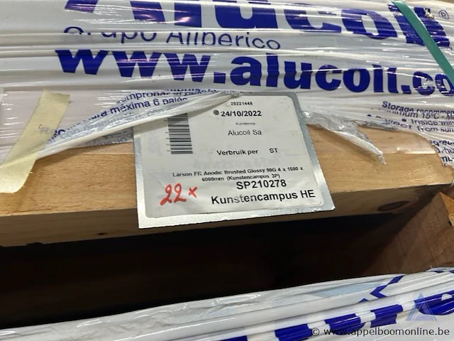 Lot aluminium composiet panelen van het merk alucoil, type larson fr anodic brushed glossy. de panelen hebben afmetingen van 4 x 1500 x 6000 mm - afbeelding 3 van  5