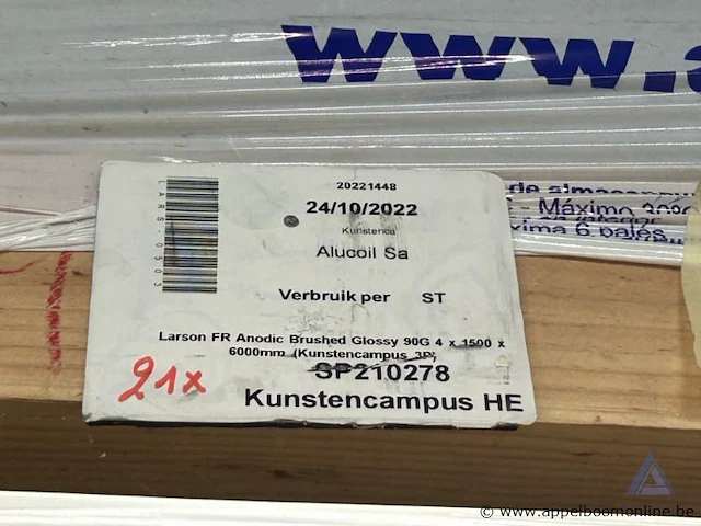 Lot aluminium composiet panelen van het merk alucoil, type larson fr anodic brushed glossy. de panelen hebben afmetingen van 4 x 1500 x 6000 mm - afbeelding 4 van  5